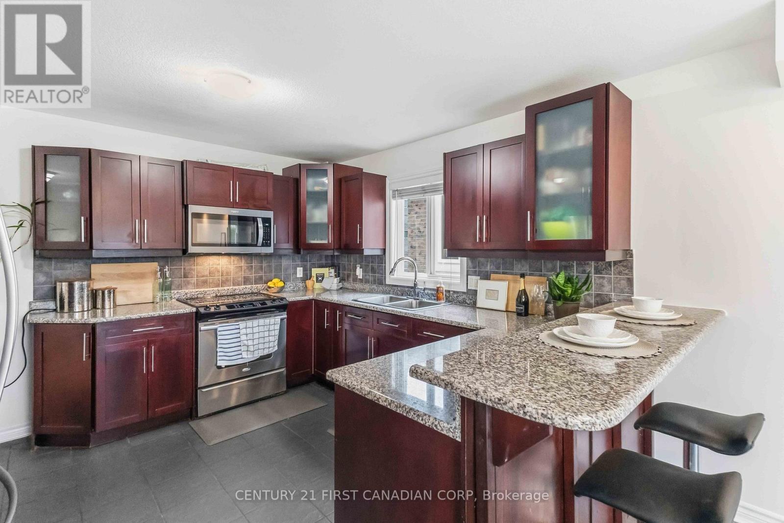 1353 South Wenige Drive, London North (North C), ON - Indoor Photo Showing Kitchen With Double Sink