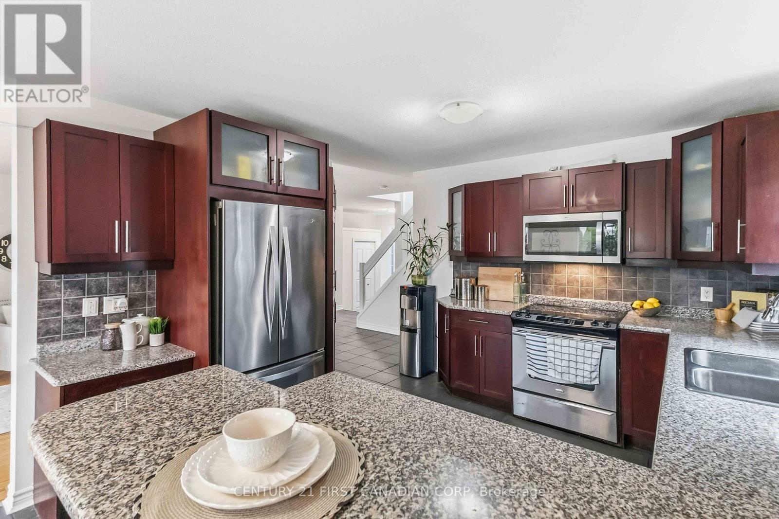 1353 South Wenige Drive, London North (North C), ON - Indoor Photo Showing Kitchen With Double Sink