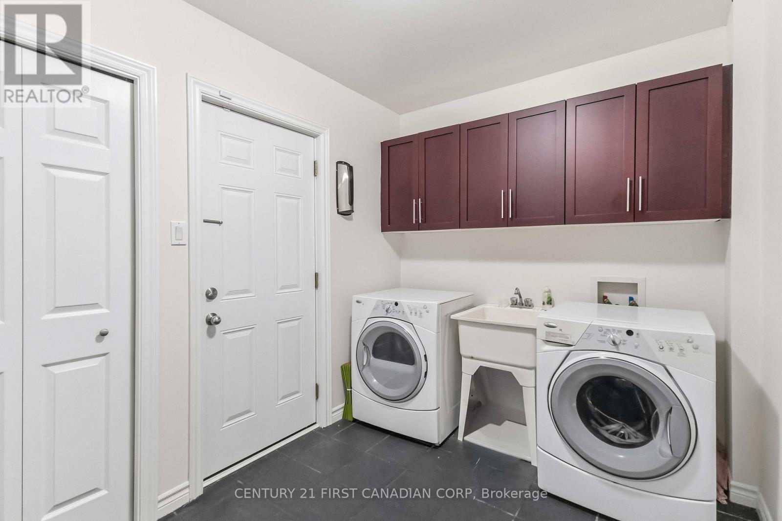 1353 South Wenige Drive, London North (North C), ON - Indoor Photo Showing Laundry Room