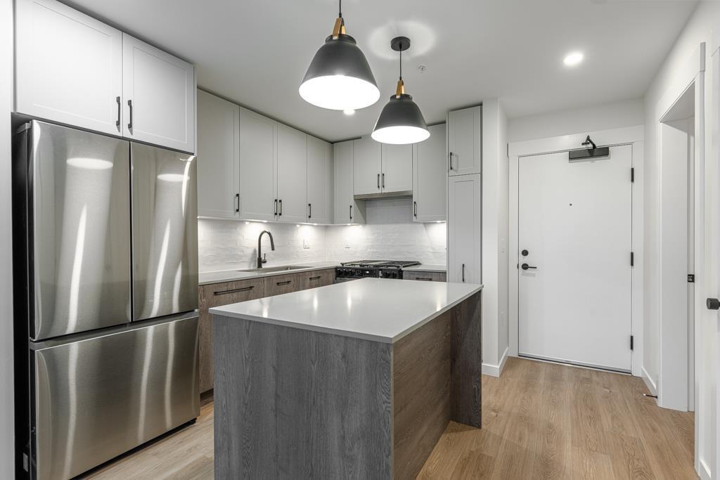 408 27215 Aldergrove Town Centre Drive, Langley, BC - Indoor Photo Showing Kitchen With Upgraded Kitchen