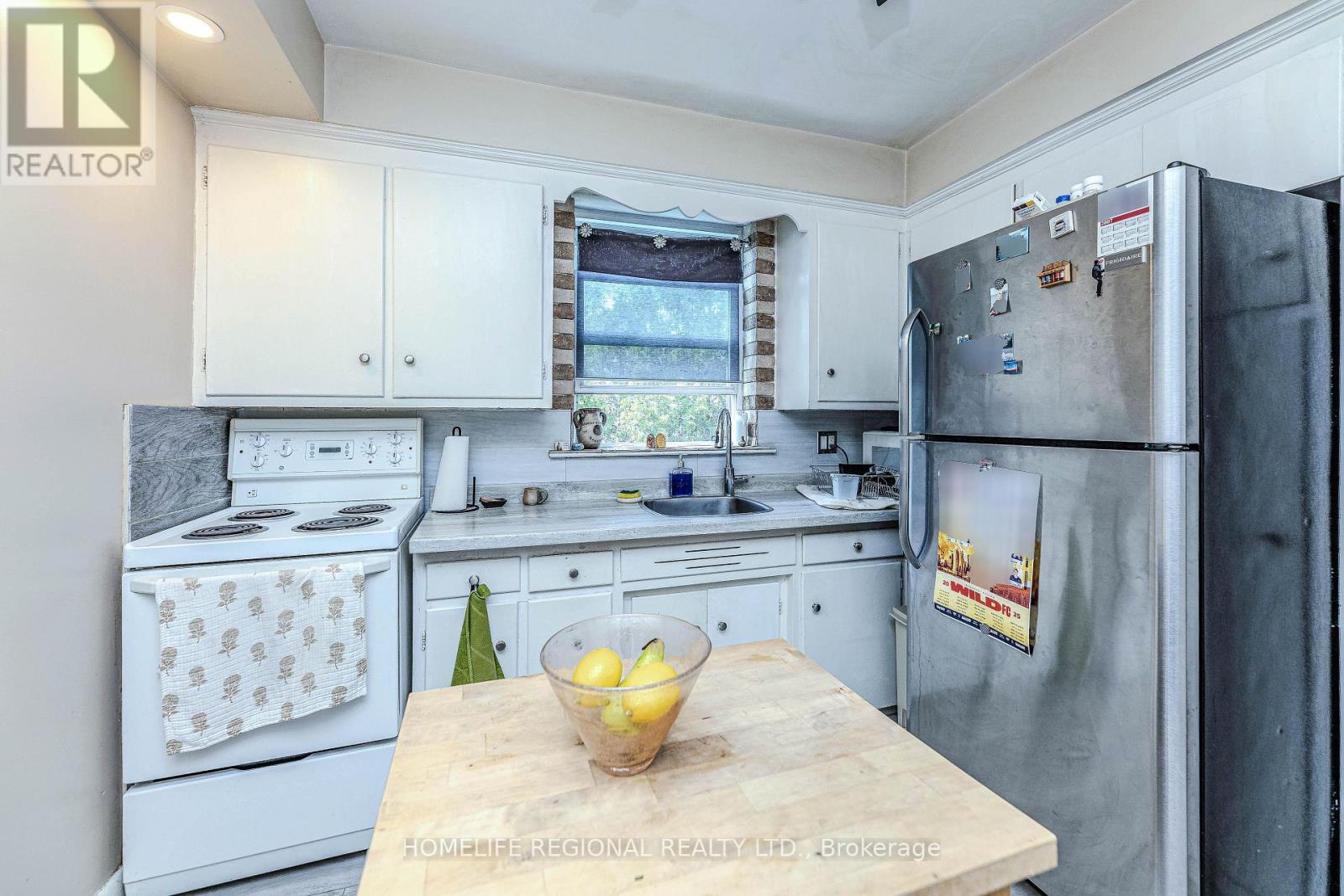 50 Cuffley Crescent N, Toronto, ON - Indoor Photo Showing Kitchen