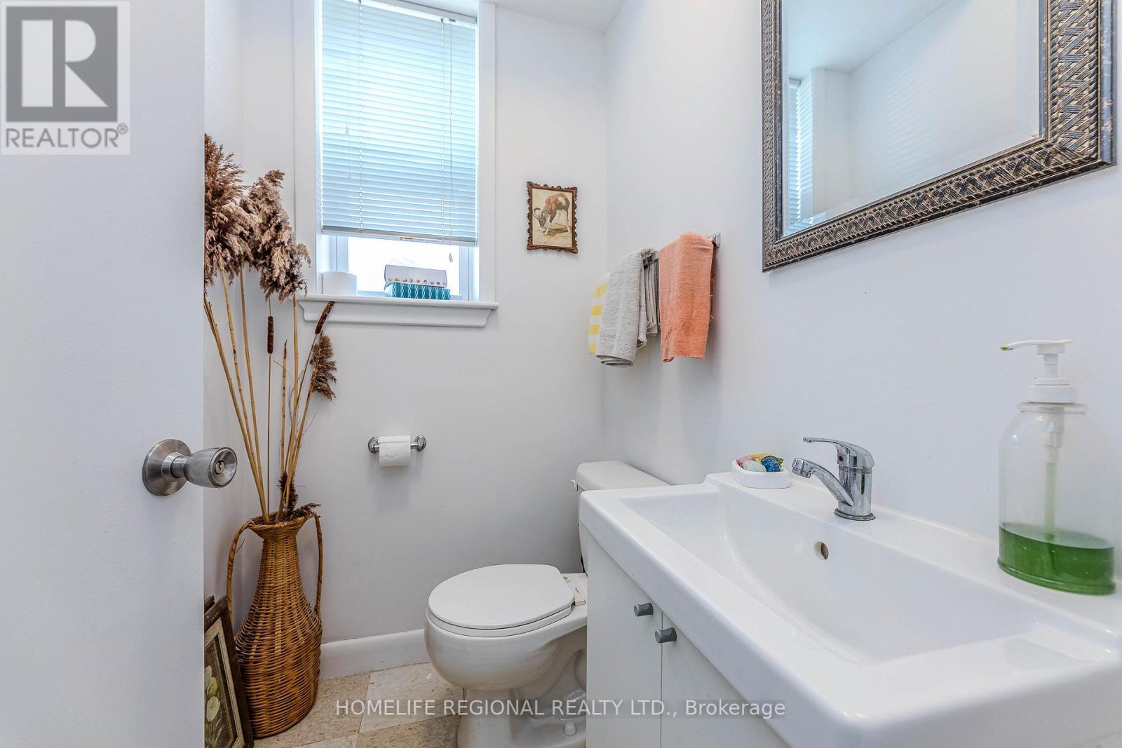 50 Cuffley Crescent N, Toronto, ON - Indoor Photo Showing Bathroom