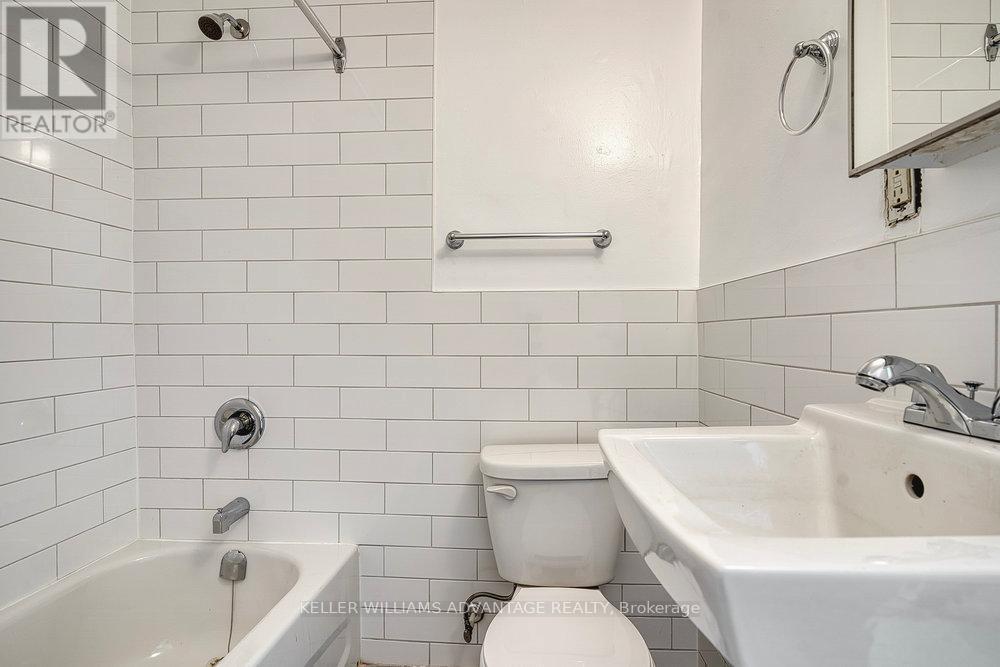 24 Indian Road Crescent, Toronto, ON - Indoor Photo Showing Bathroom