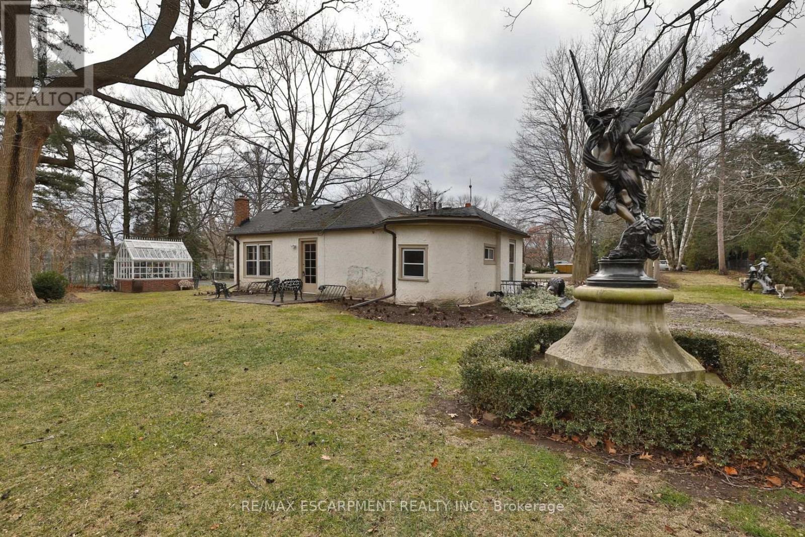 Cottage - 243 Shoreacres Road, Burlington, ON