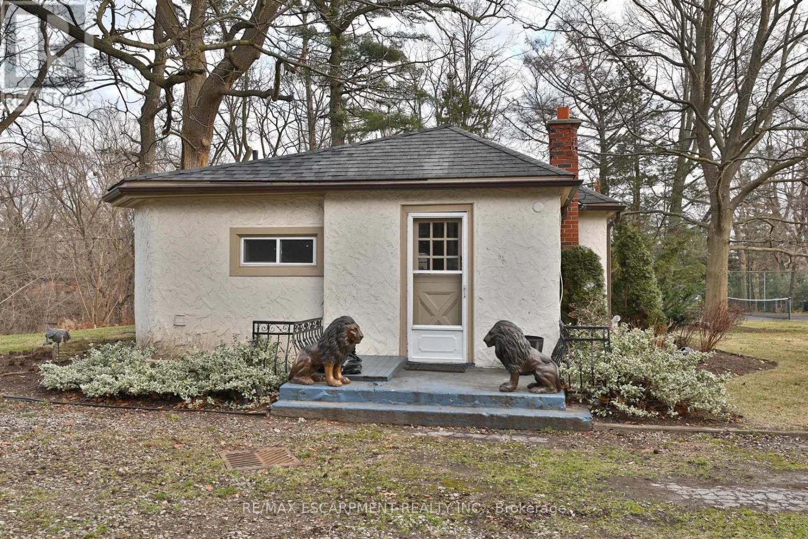 Cottage - 243 Shoreacres Road, Burlington, ON