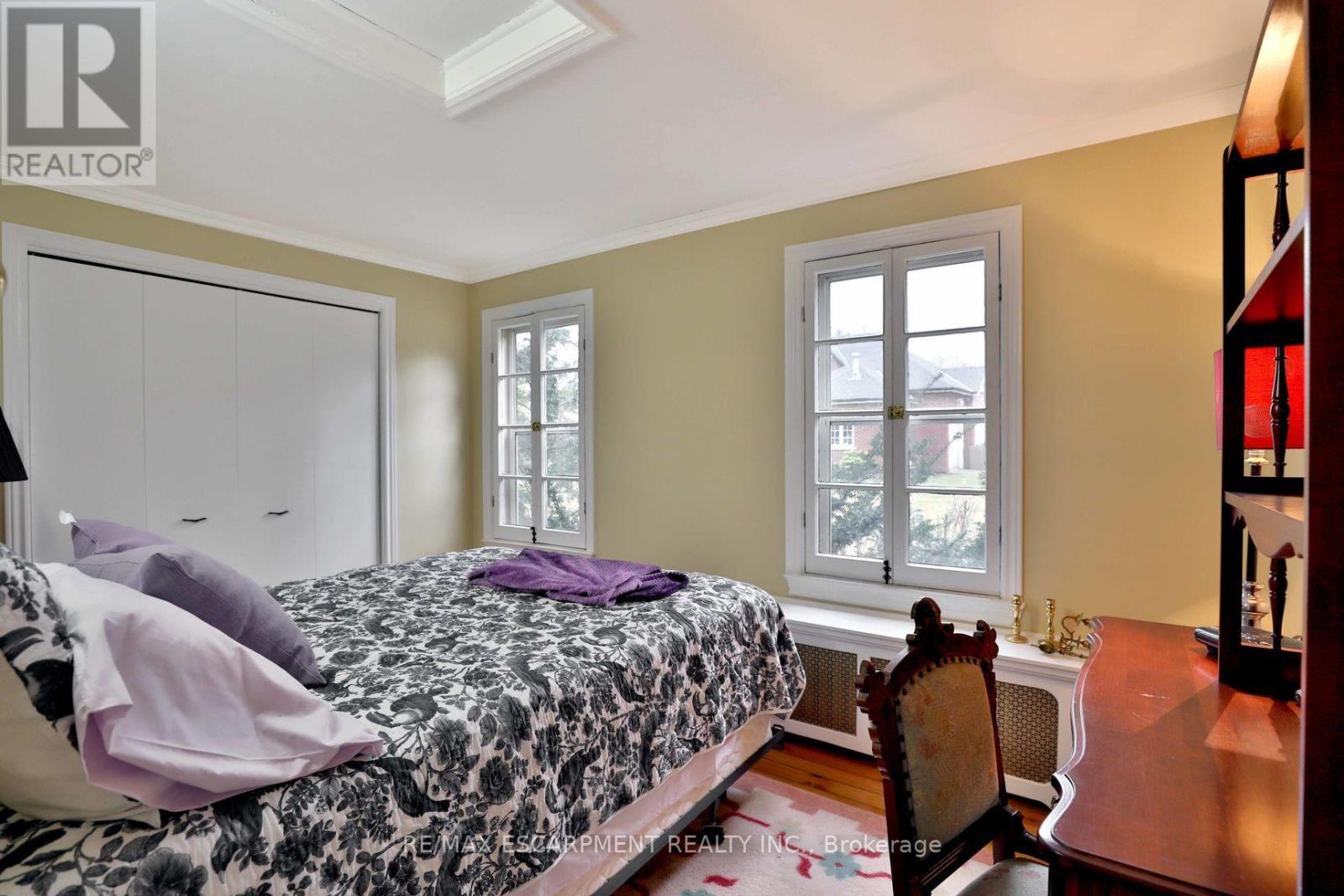 Cottage - 243 Shoreacres Road, Burlington, ON