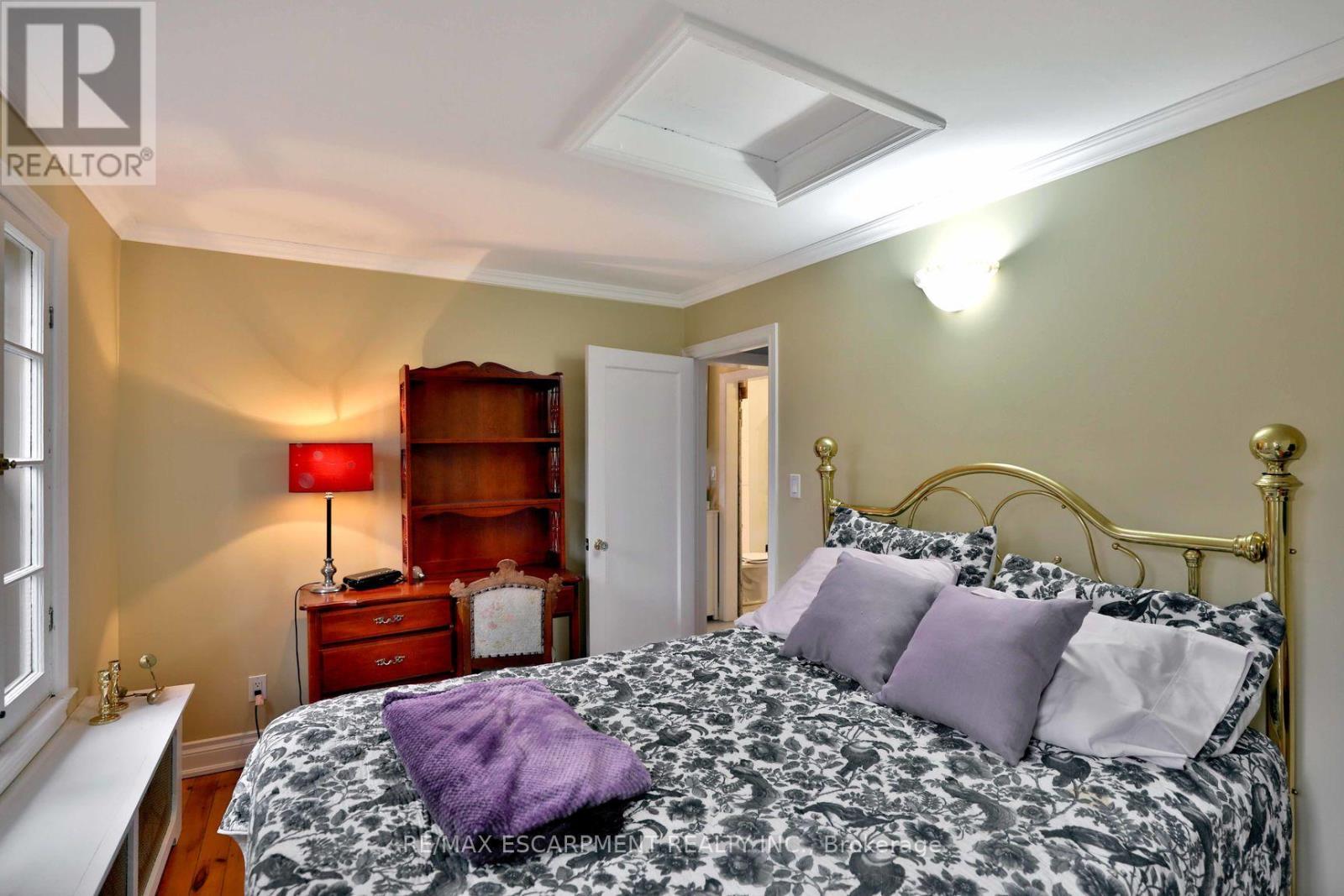 Cottage - 243 Shoreacres Road, Burlington, ON