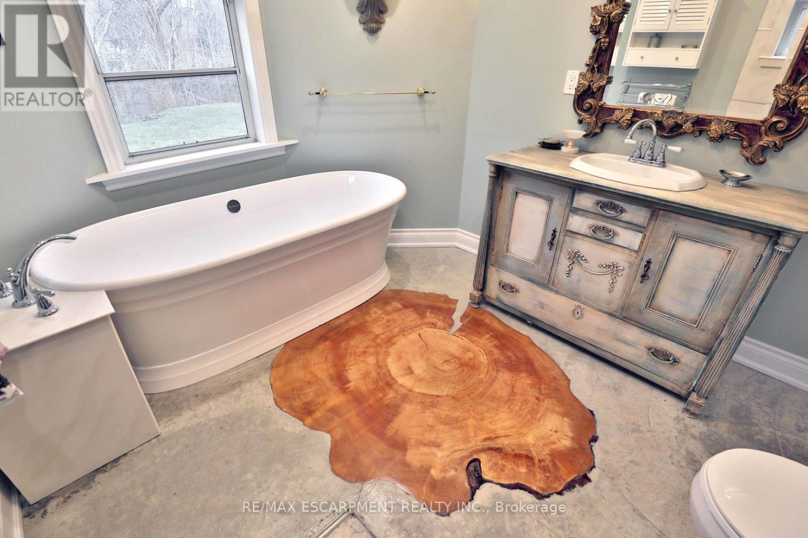 Cottage - 243 Shoreacres Road, Burlington, ON