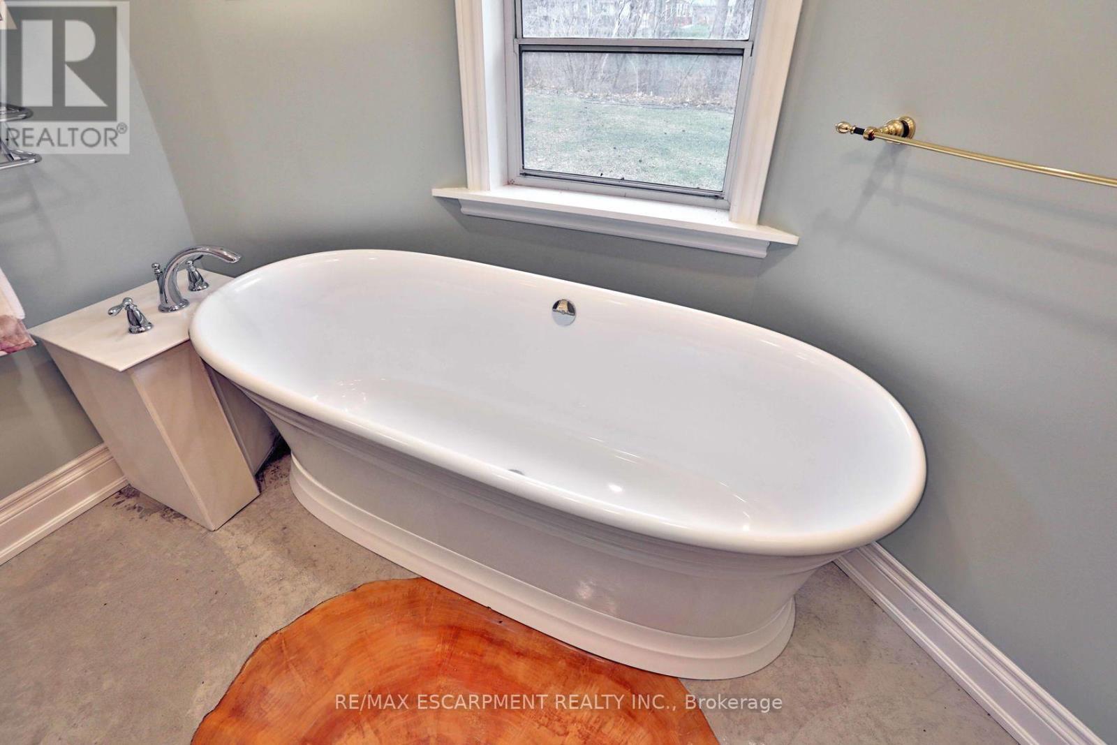 Cottage - 243 Shoreacres Road, Burlington, ON