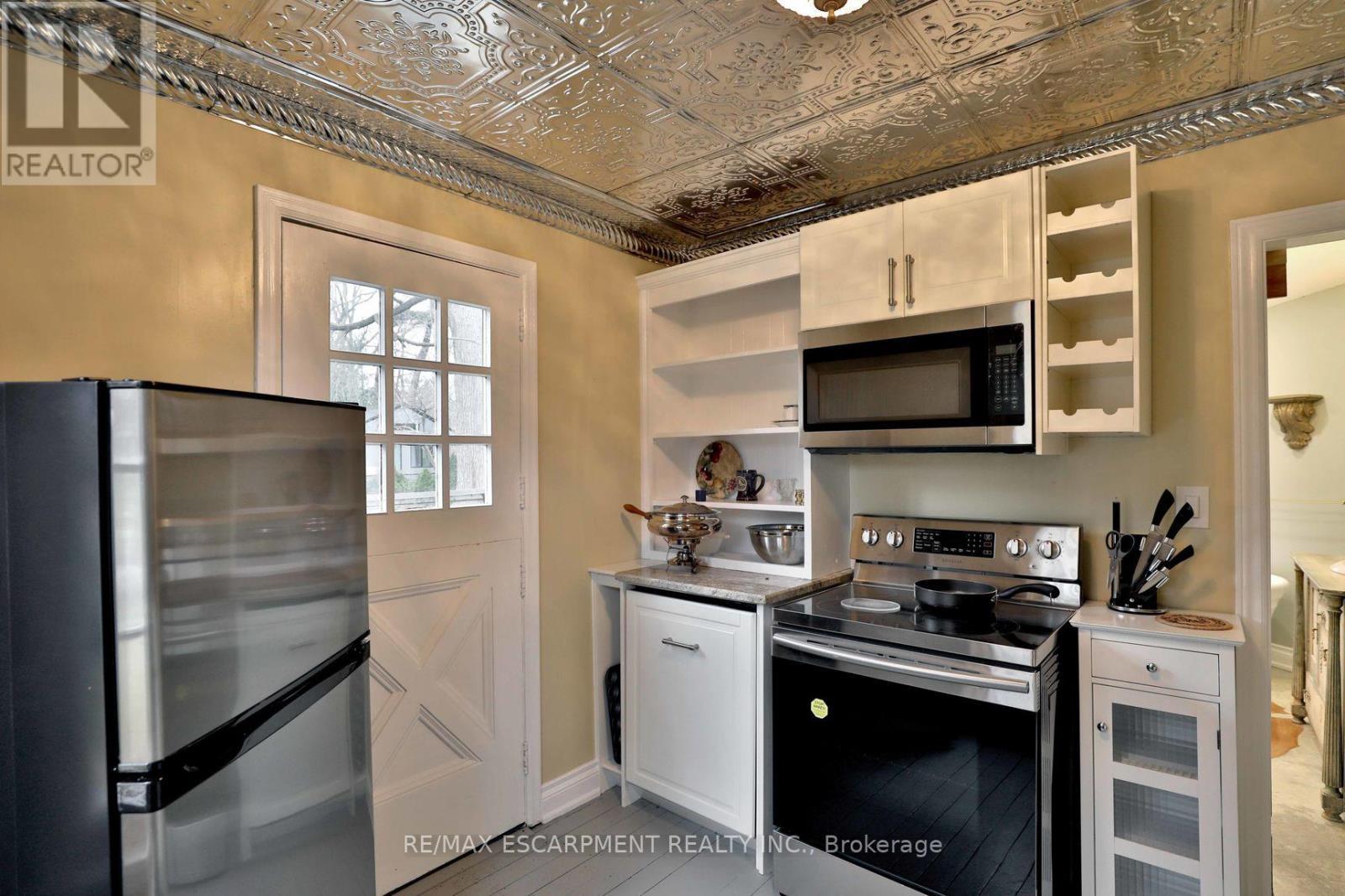 Cottage - 243 Shoreacres Road, Burlington, ON