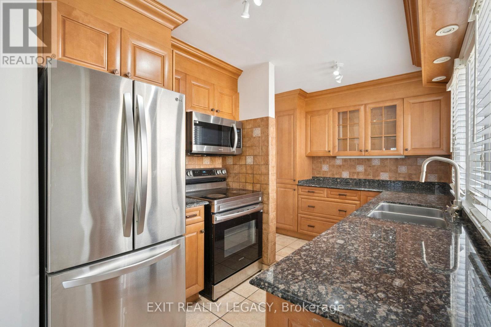 6 Muir Avenue, Toronto, ON - Indoor Photo Showing Kitchen With Double Sink