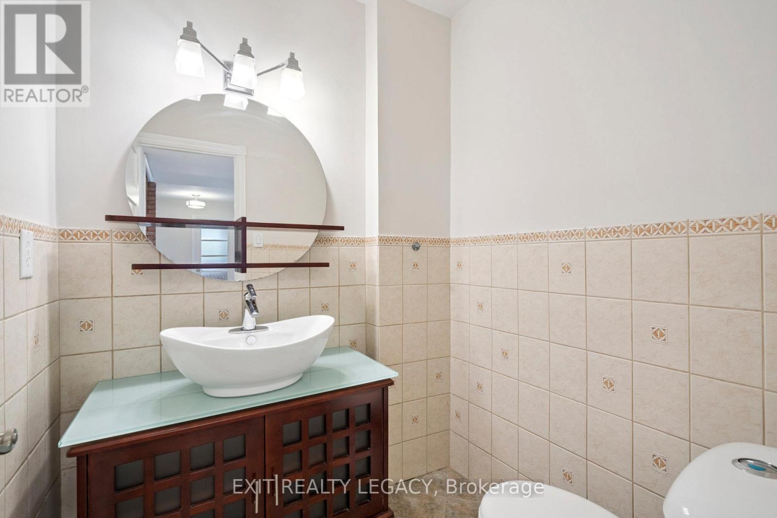 6 Muir Avenue, Toronto, ON - Indoor Photo Showing Bathroom