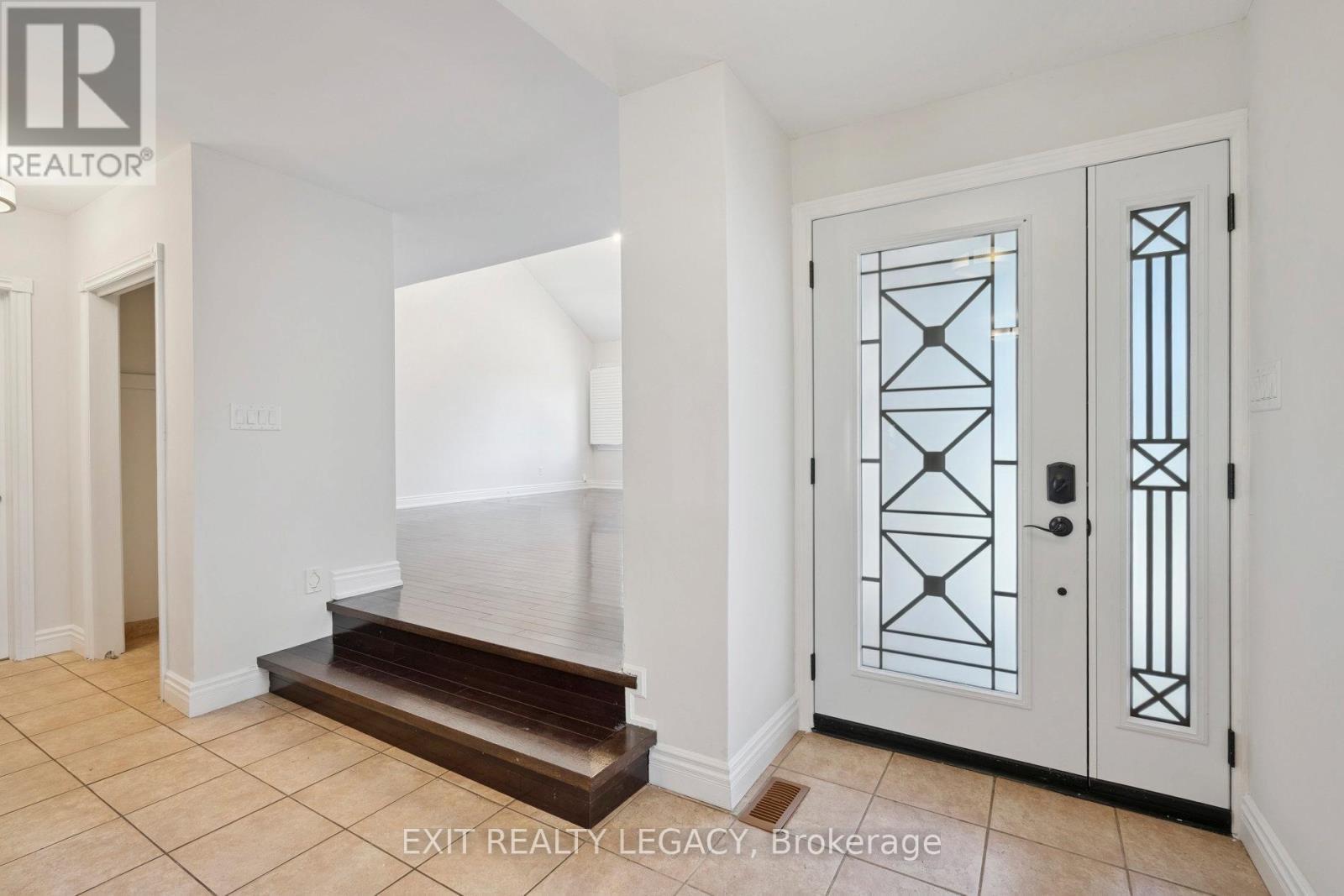 6 Muir Avenue, Toronto, ON - Indoor Photo Showing Other Room