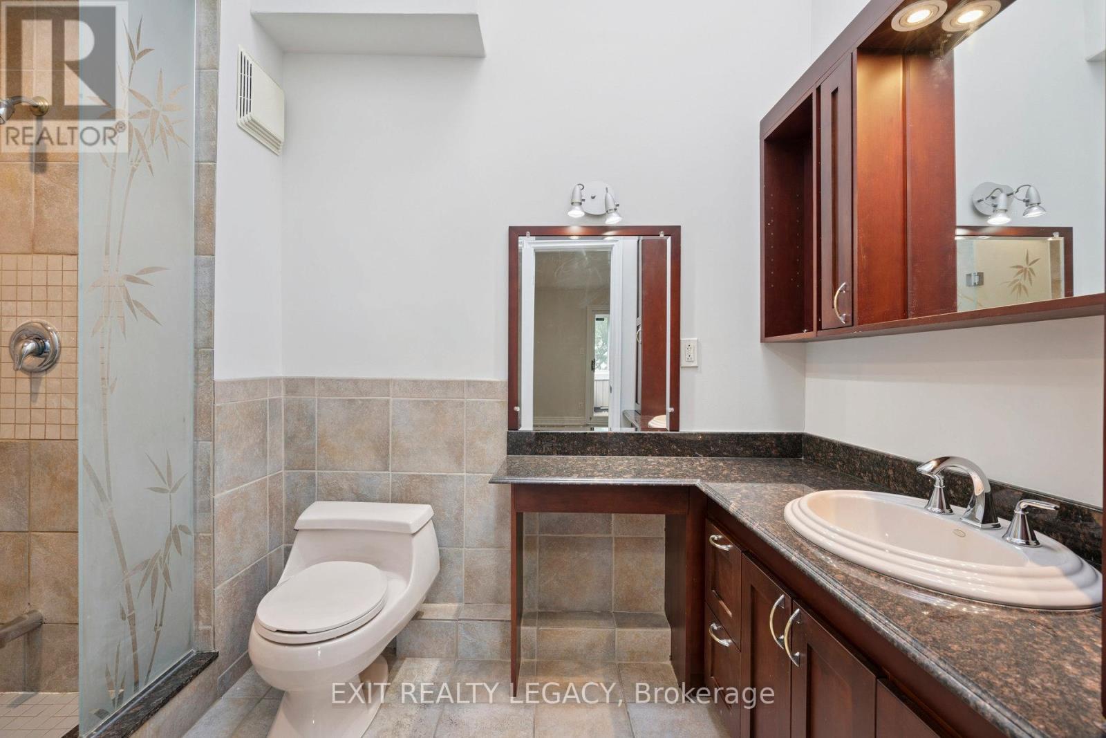 6 Muir Avenue, Toronto, ON - Indoor Photo Showing Bathroom