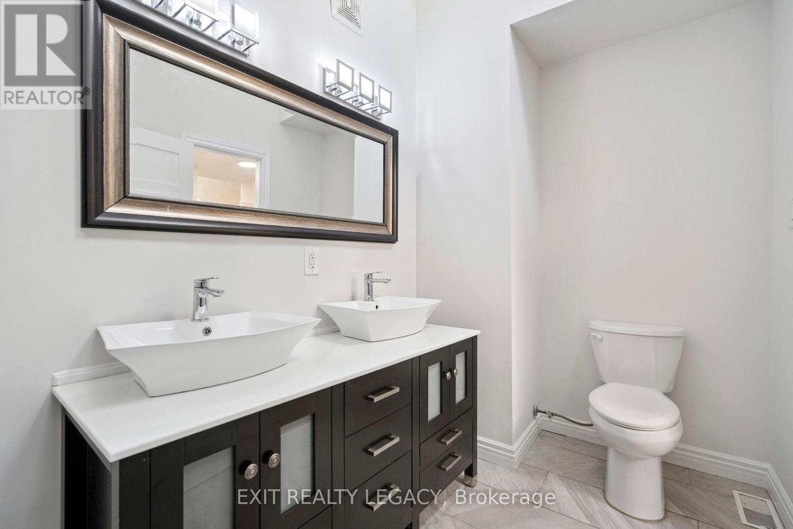 6 Muir Avenue, Toronto, ON - Indoor Photo Showing Bathroom