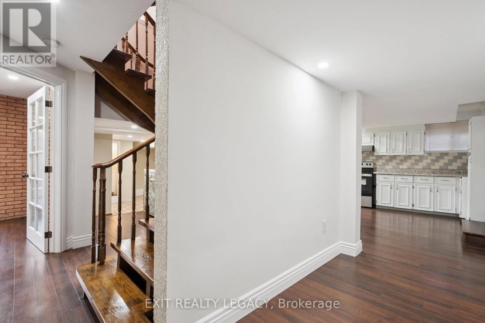 6 Muir Avenue, Toronto, ON - Indoor