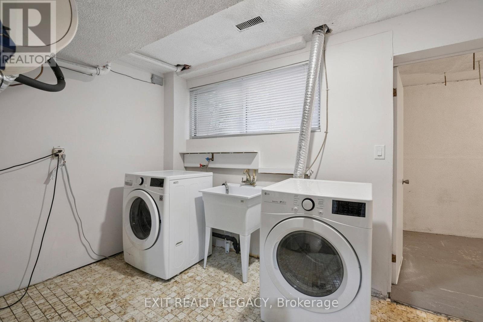 6 Muir Avenue, Toronto, ON - Indoor Photo Showing Laundry Room