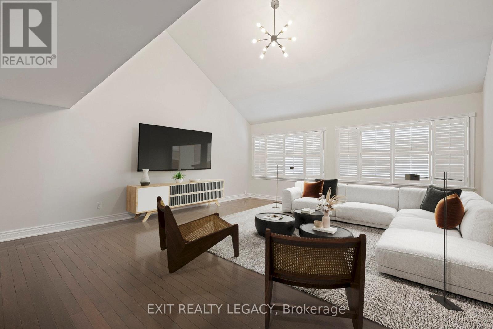 6 Muir Avenue, Toronto, ON - Indoor Photo Showing Living Room
