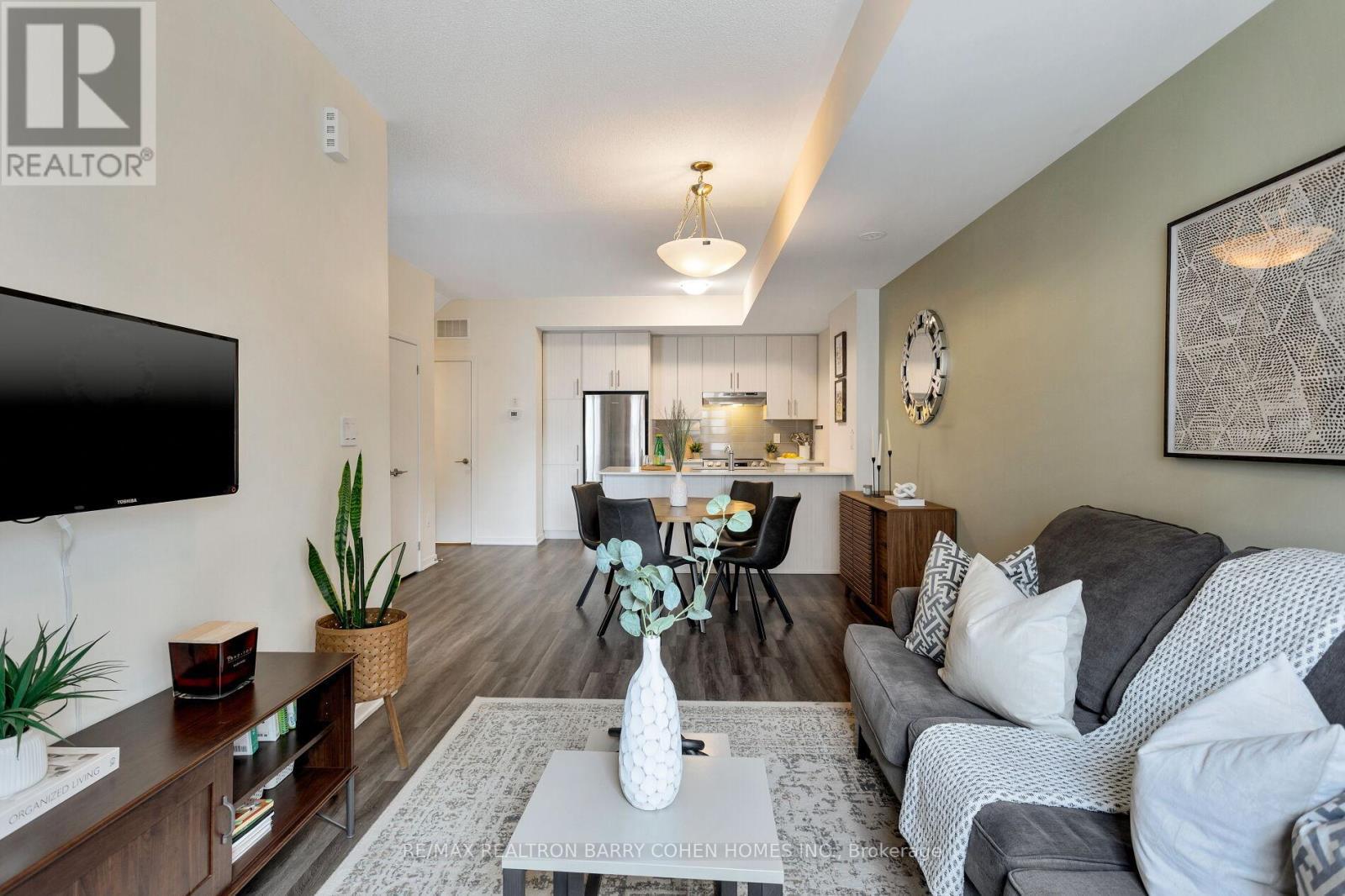 98 - 20 William Jackson Way, Toronto, ON - Indoor Photo Showing Living Room