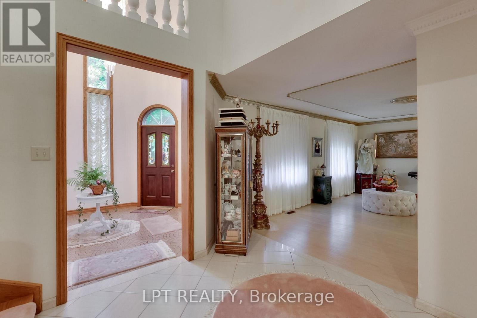 6 Fenton Way, Brampton, ON - Indoor Photo Showing Other Room