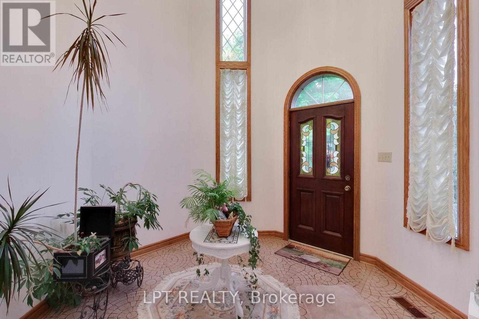 6 Fenton Way, Brampton, ON - Indoor Photo Showing Other Room