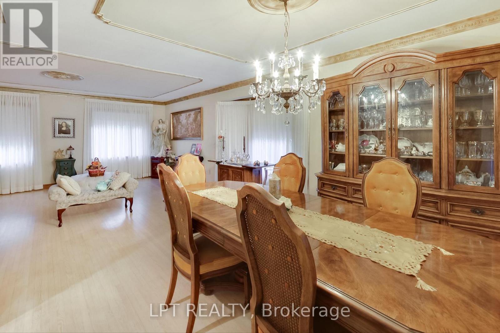 6 Fenton Way, Brampton, ON - Indoor Photo Showing Dining Room