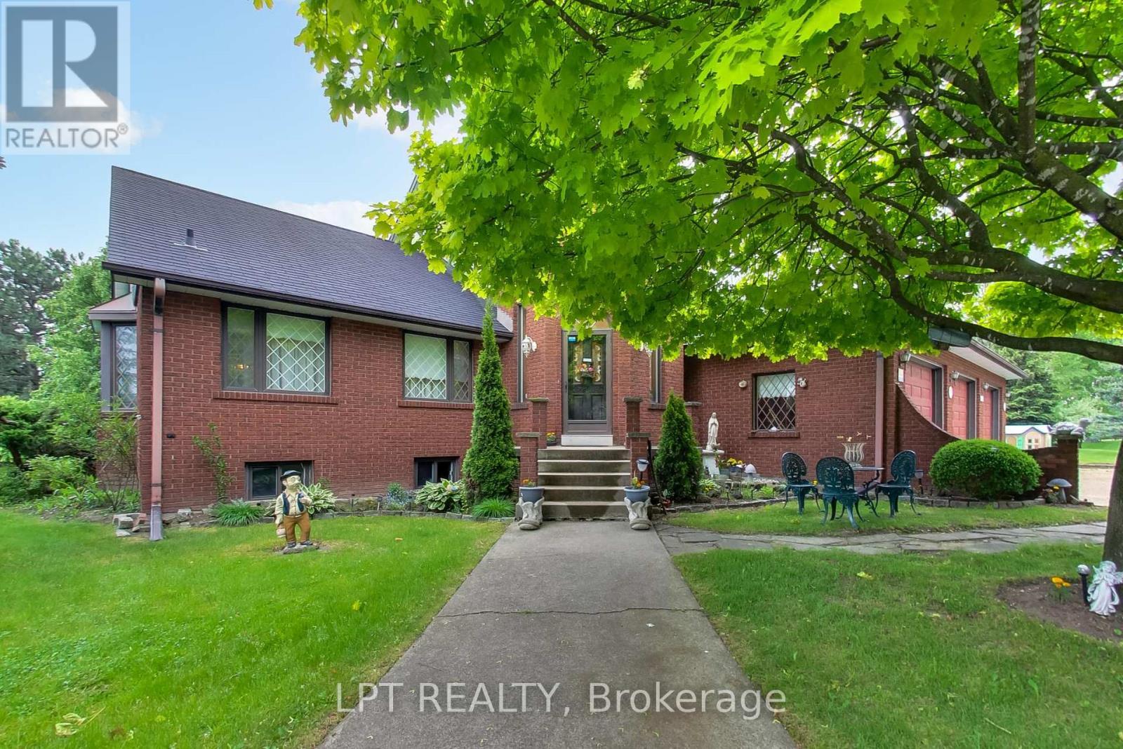 6 Fenton Way, Brampton, ON - Outdoor