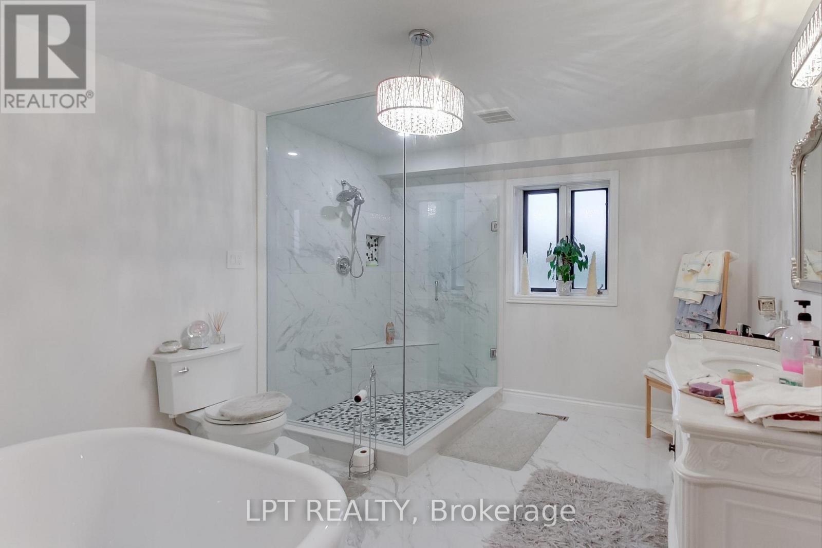 6 Fenton Way, Brampton, ON - Indoor Photo Showing Bathroom