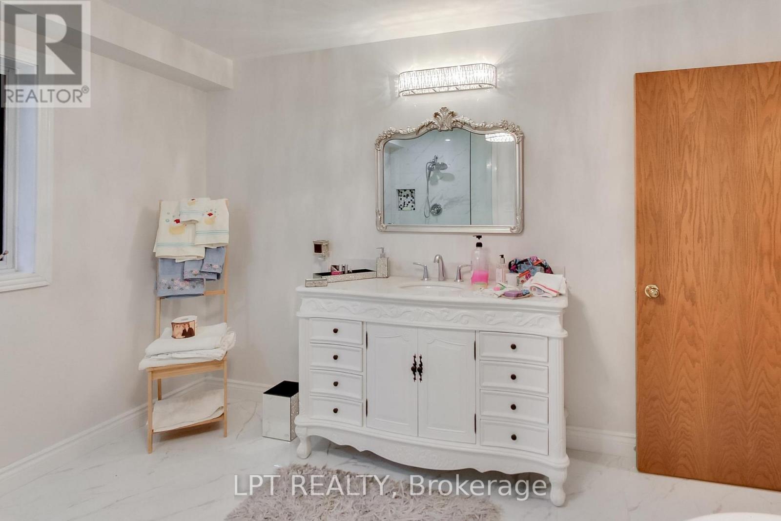 6 Fenton Way, Brampton, ON - Indoor Photo Showing Bathroom