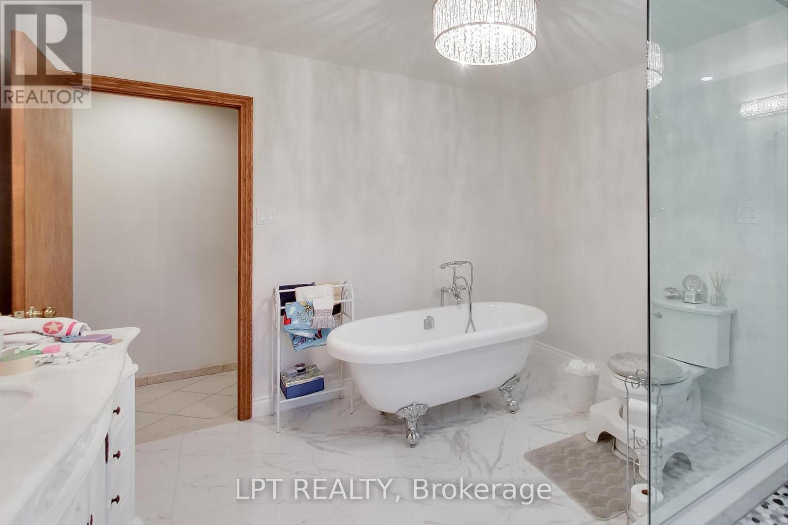 6 Fenton Way, Brampton, ON - Indoor Photo Showing Bathroom