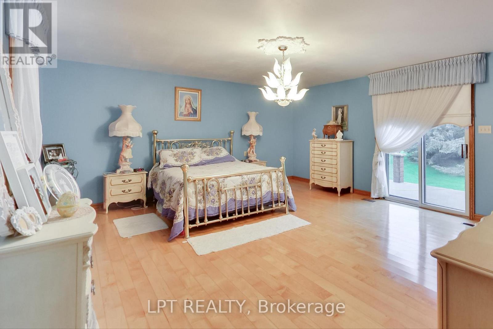 6 Fenton Way, Brampton, ON - Indoor Photo Showing Bedroom