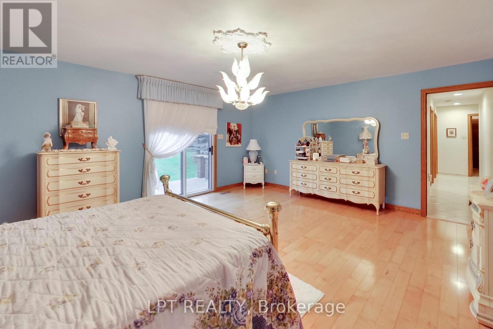 6 Fenton Way, Brampton, ON - Indoor Photo Showing Bedroom