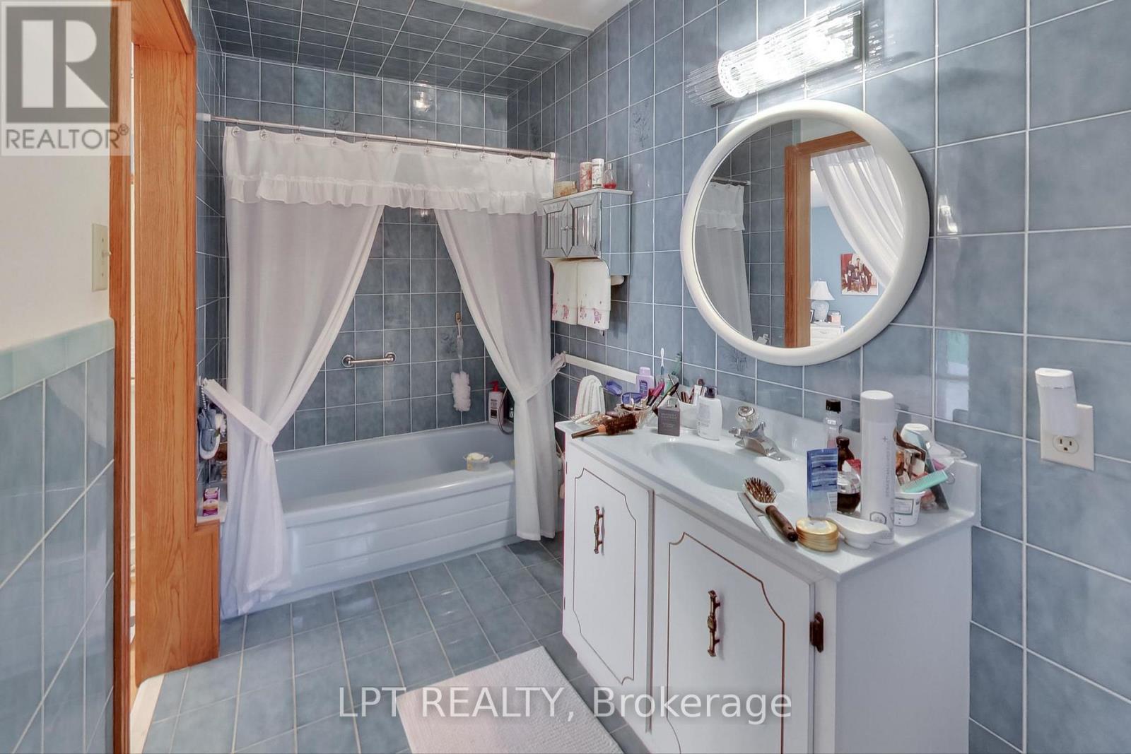 6 Fenton Way, Brampton, ON - Indoor Photo Showing Bathroom