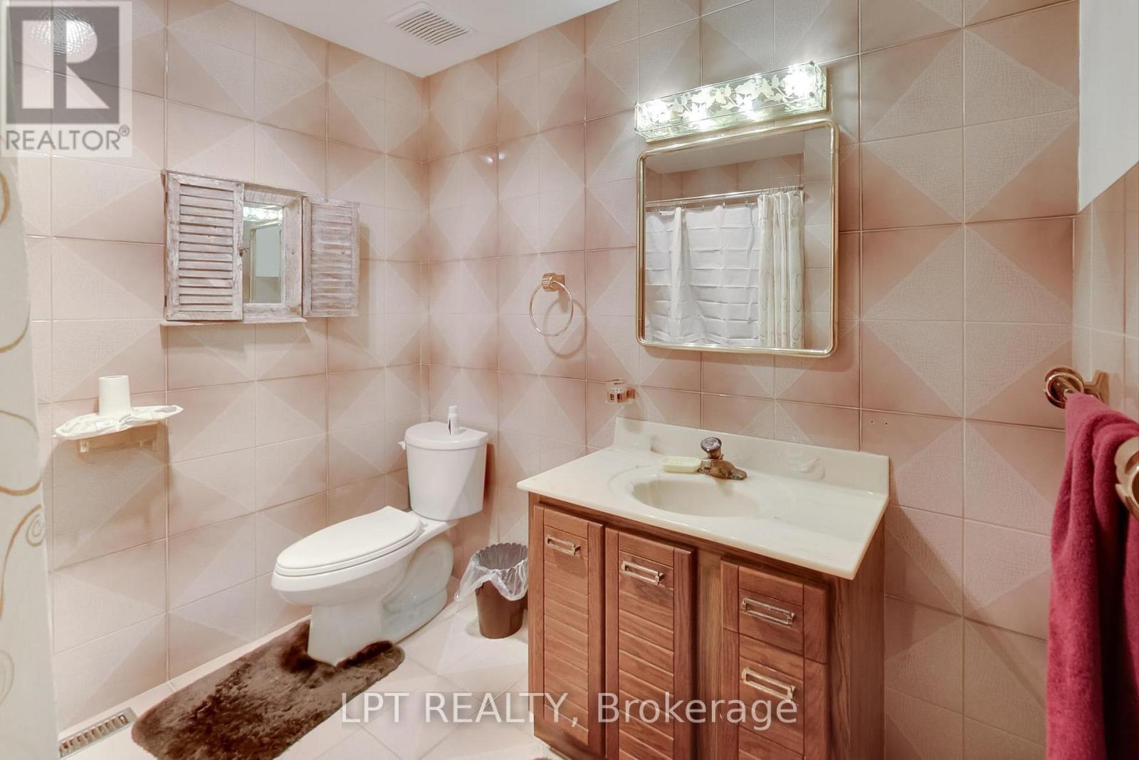 6 Fenton Way, Brampton, ON - Indoor Photo Showing Bathroom