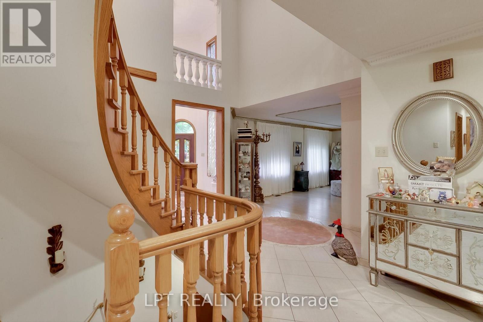 6 Fenton Way, Brampton, ON - Indoor Photo Showing Other Room