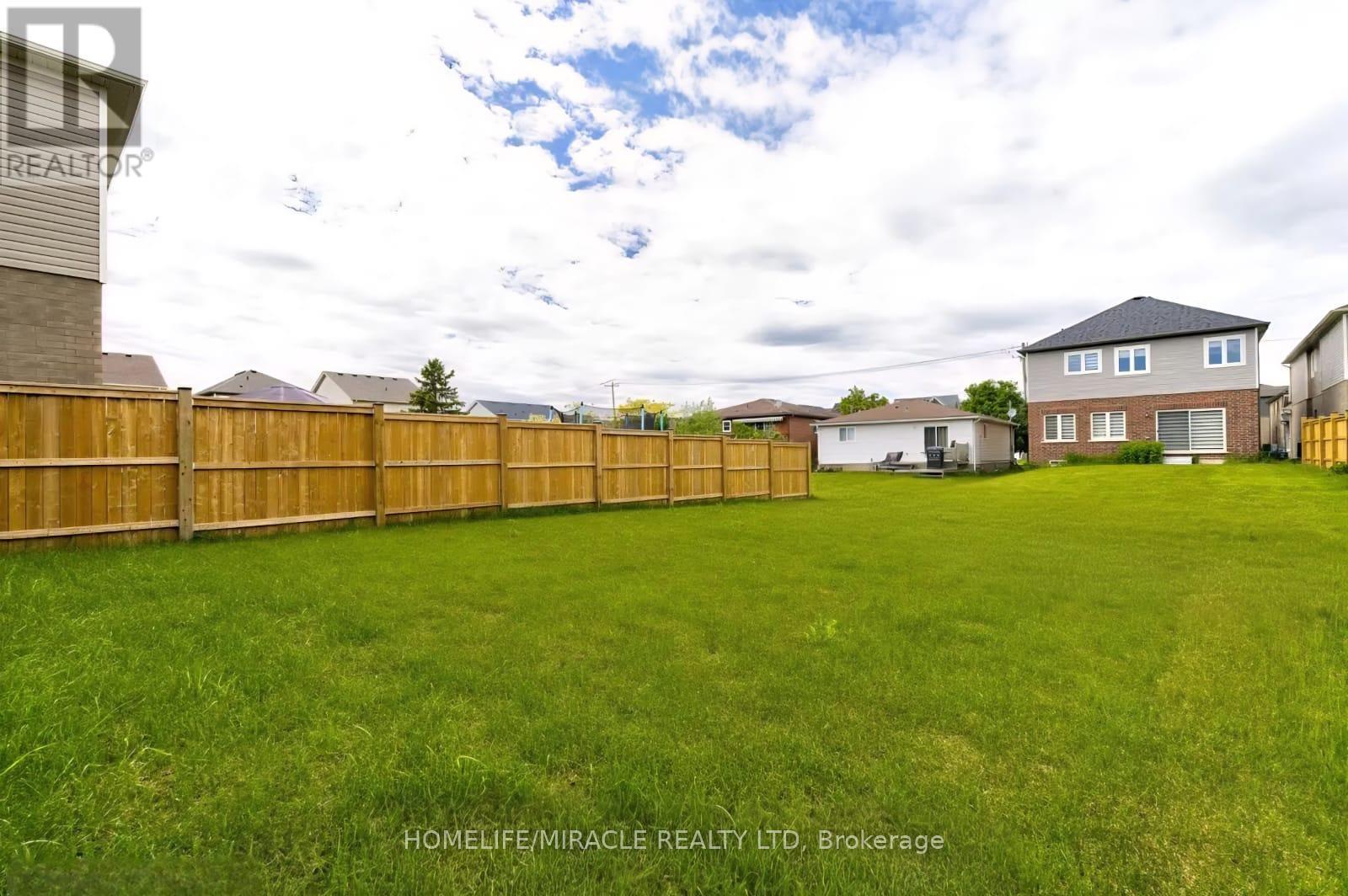 44 Cottonwood Crescent, Welland, ON - Outdoor
