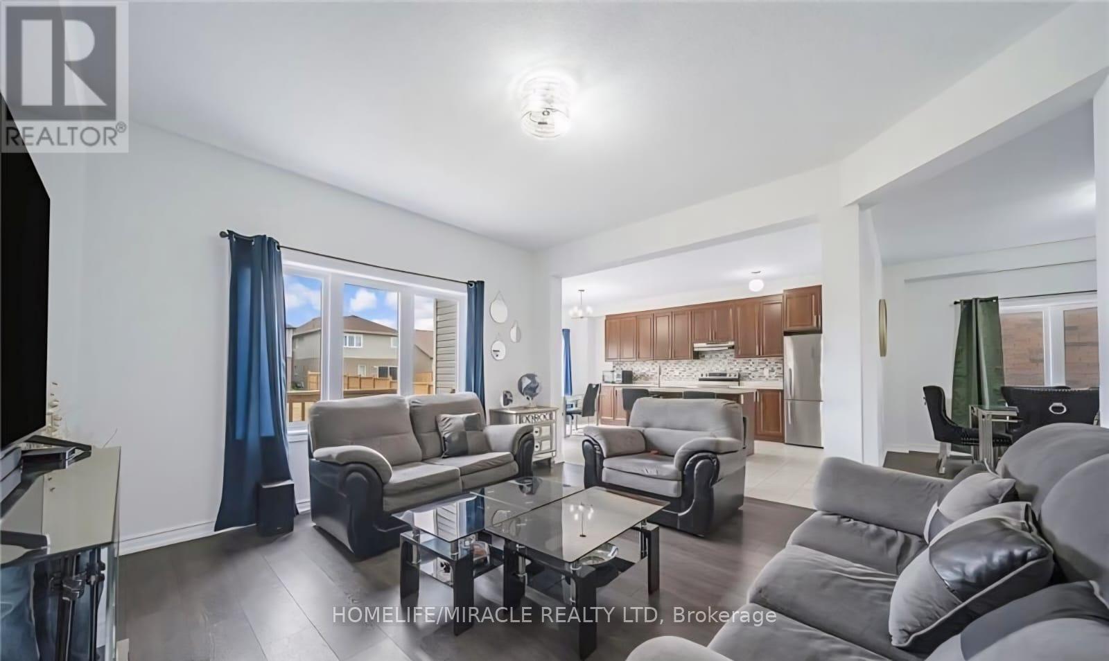 44 Cottonwood Crescent, Welland, ON - Indoor Photo Showing Living Room