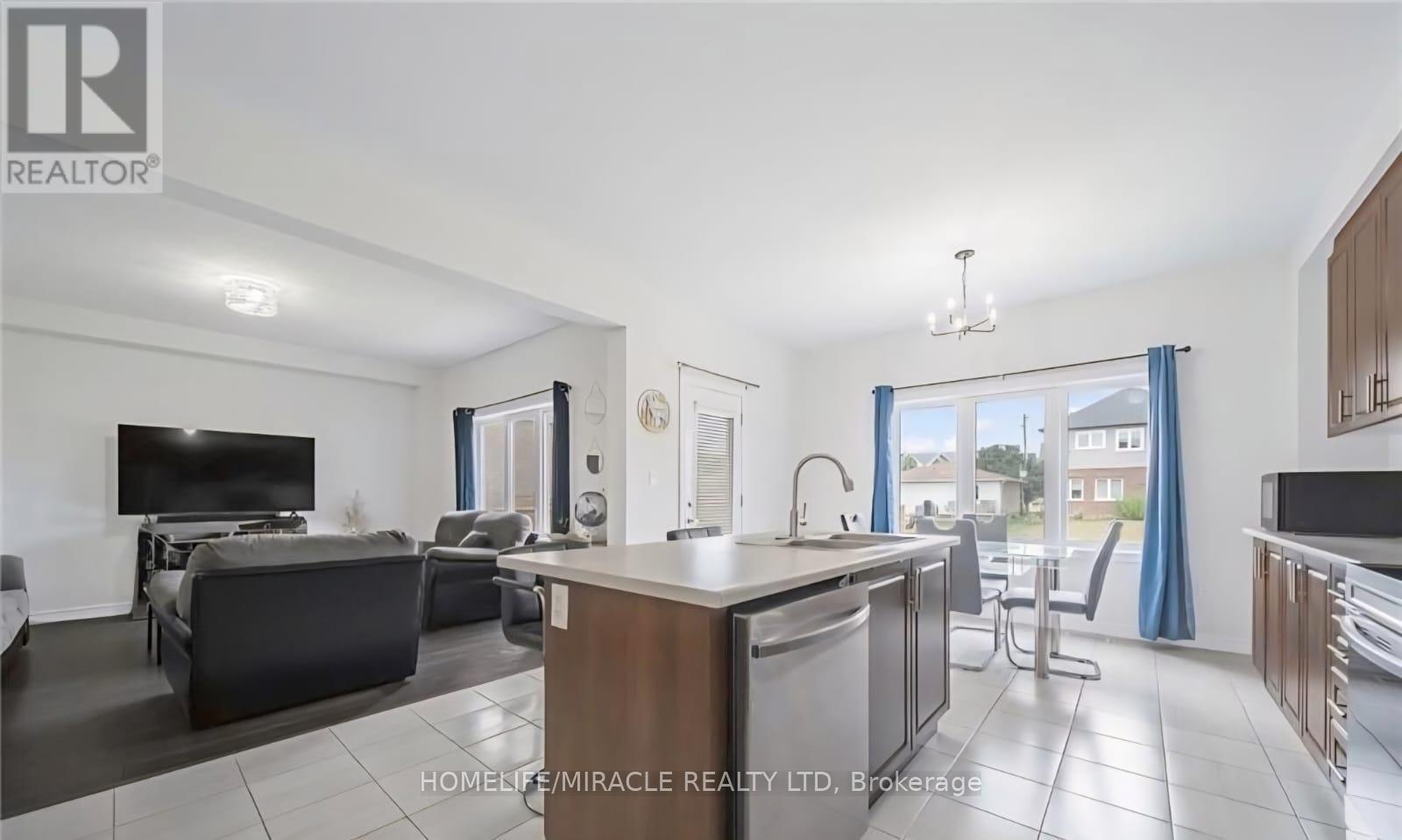 44 Cottonwood Crescent, Welland, ON - Indoor Photo Showing Kitchen