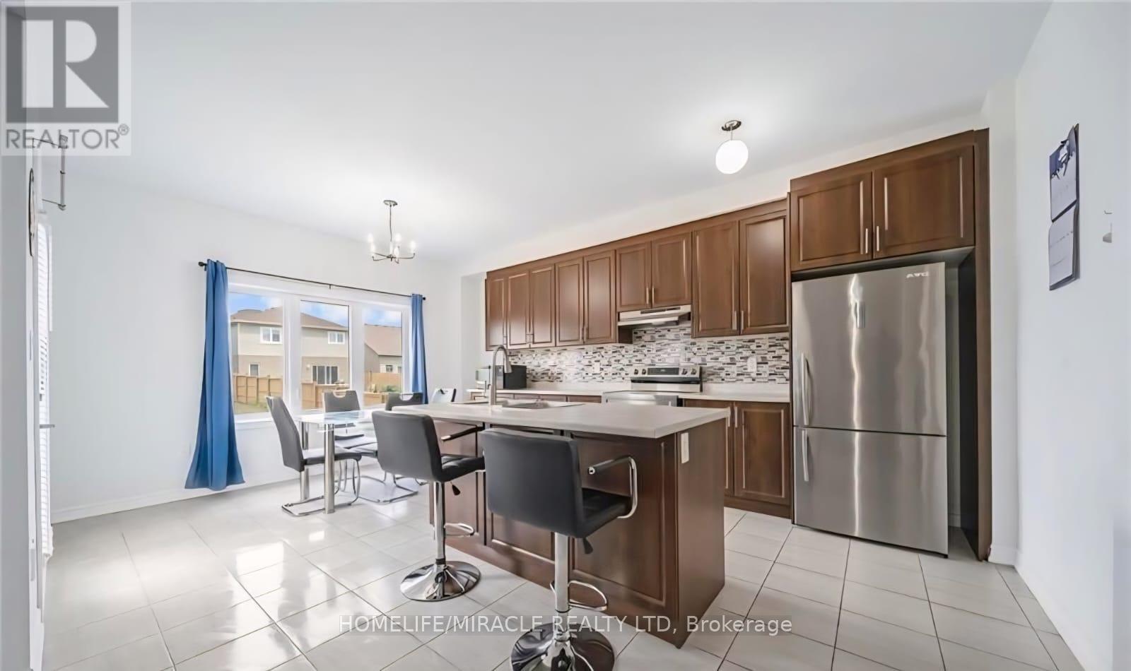 44 Cottonwood Crescent, Welland, ON - Indoor Photo Showing Kitchen With Stainless Steel Kitchen With Upgraded Kitchen