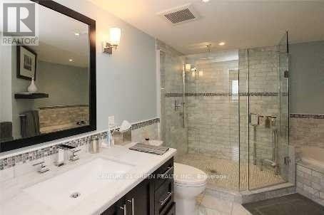 137 - 28 Stadium Road, Toronto, ON - Indoor Photo Showing Bathroom