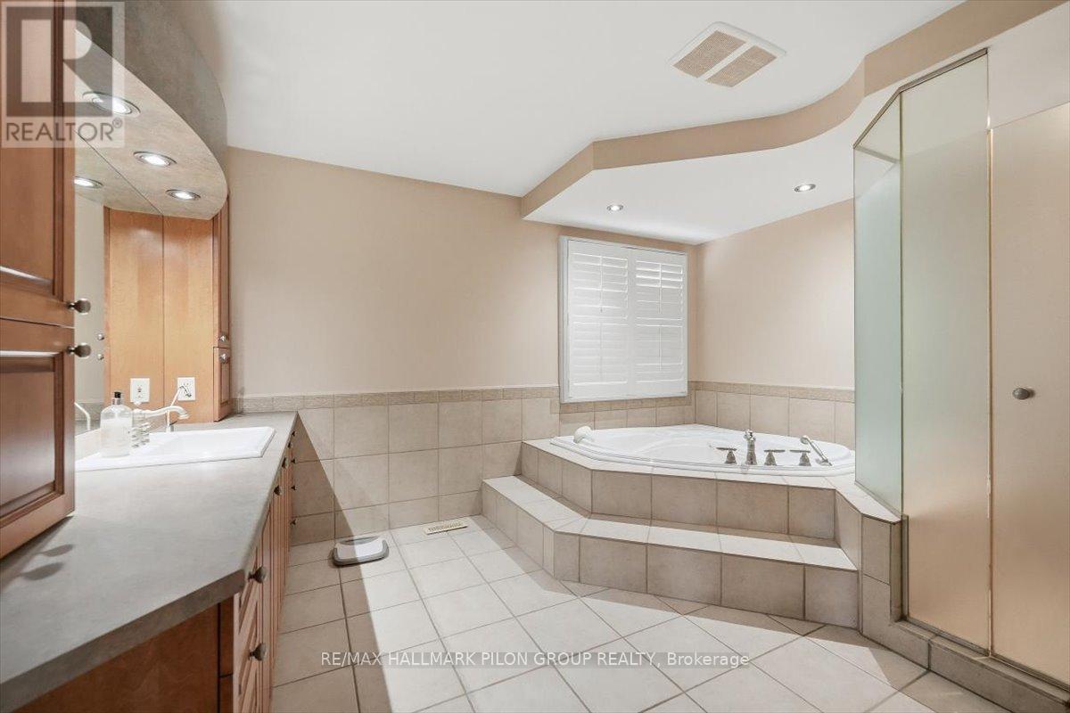 180 Sophie Street, Clarence-Rockland, ON - Indoor Photo Showing Bathroom