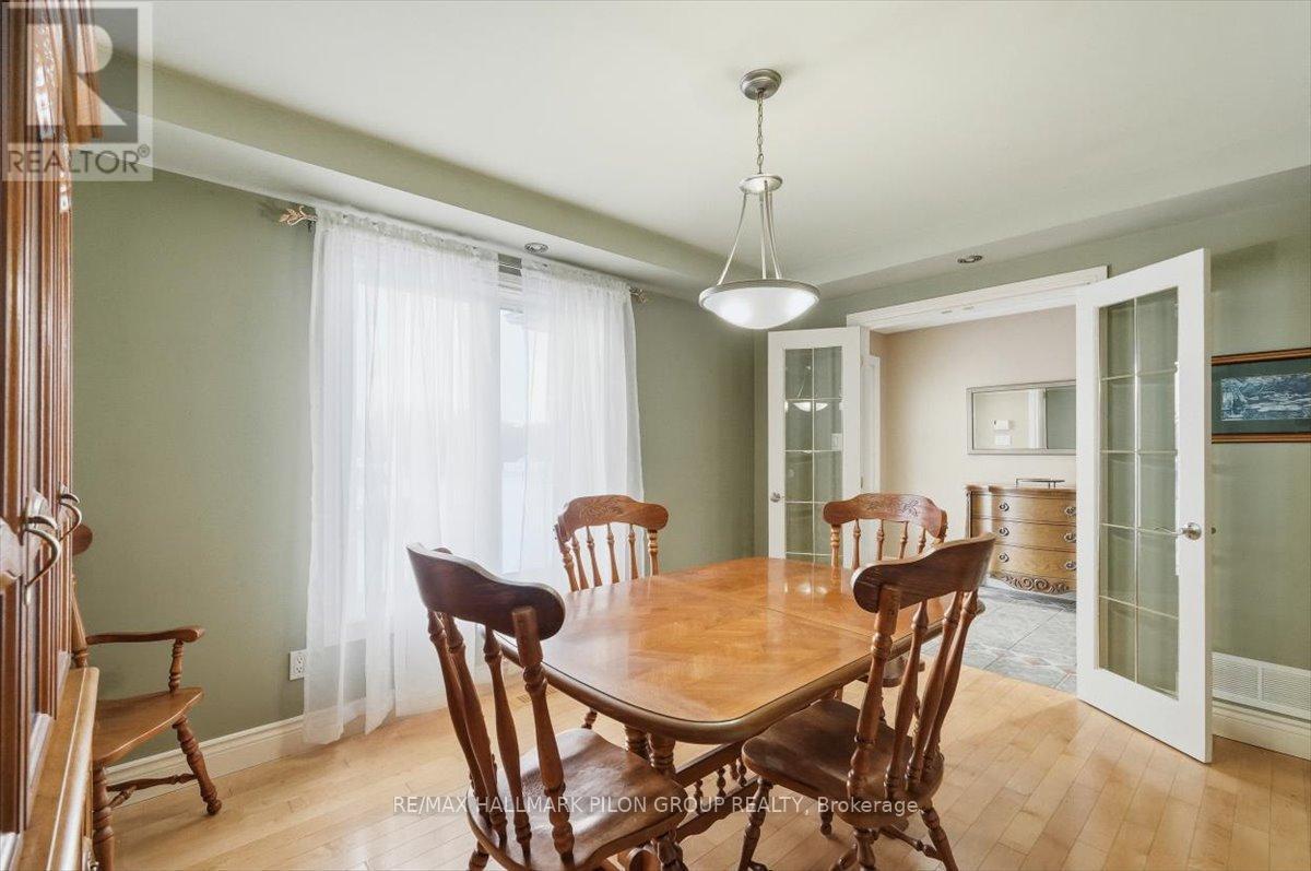 180 Sophie Street, Clarence-Rockland, ON - Indoor Photo Showing Dining Room