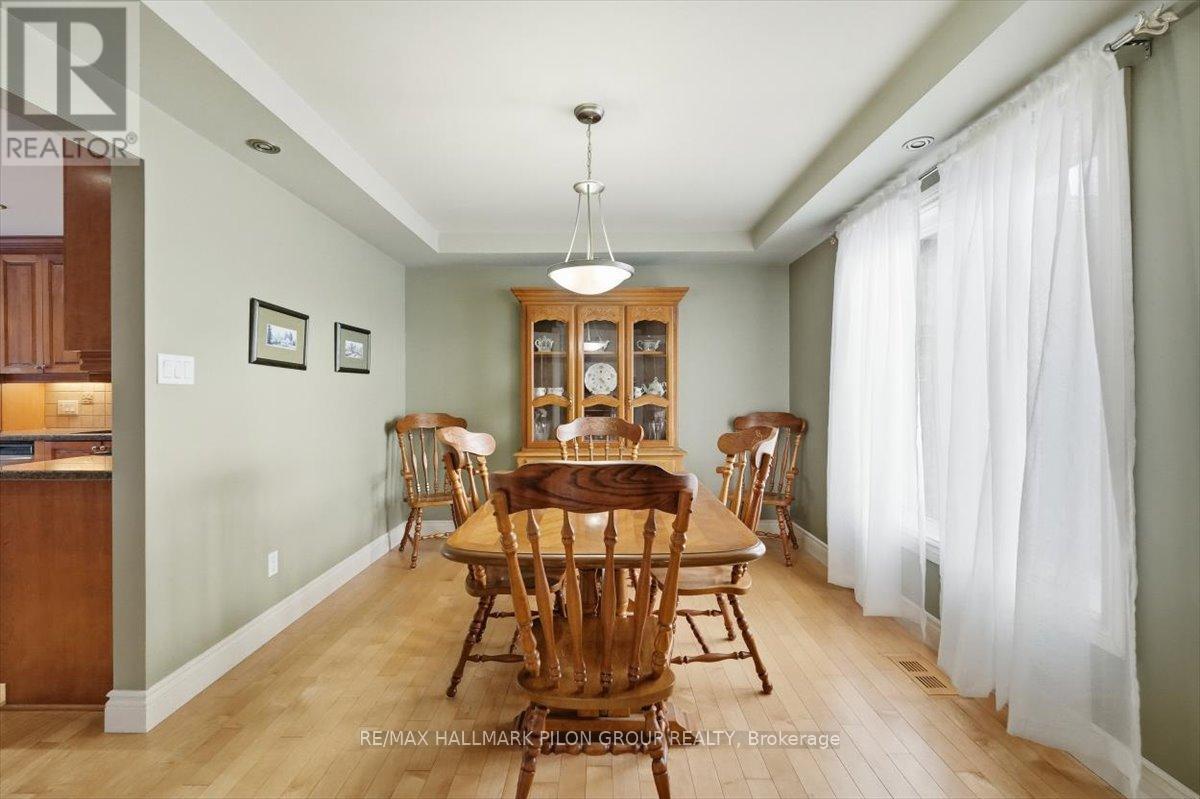 180 Sophie Street, Clarence-Rockland, ON - Indoor Photo Showing Dining Room