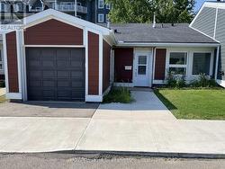 25 JACZENKO TERRACE Hamilton, ON L9B 1T8