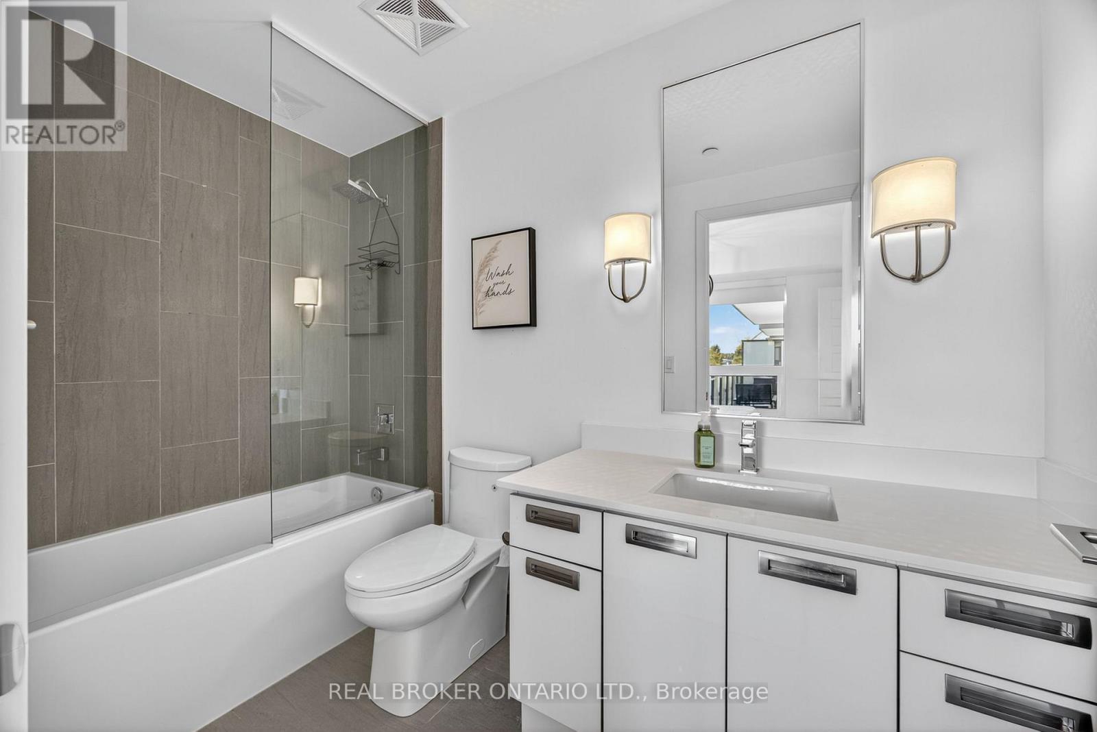 D233 - 333 Sea Ray Avenue, Innisfil, ON - Indoor Photo Showing Bathroom