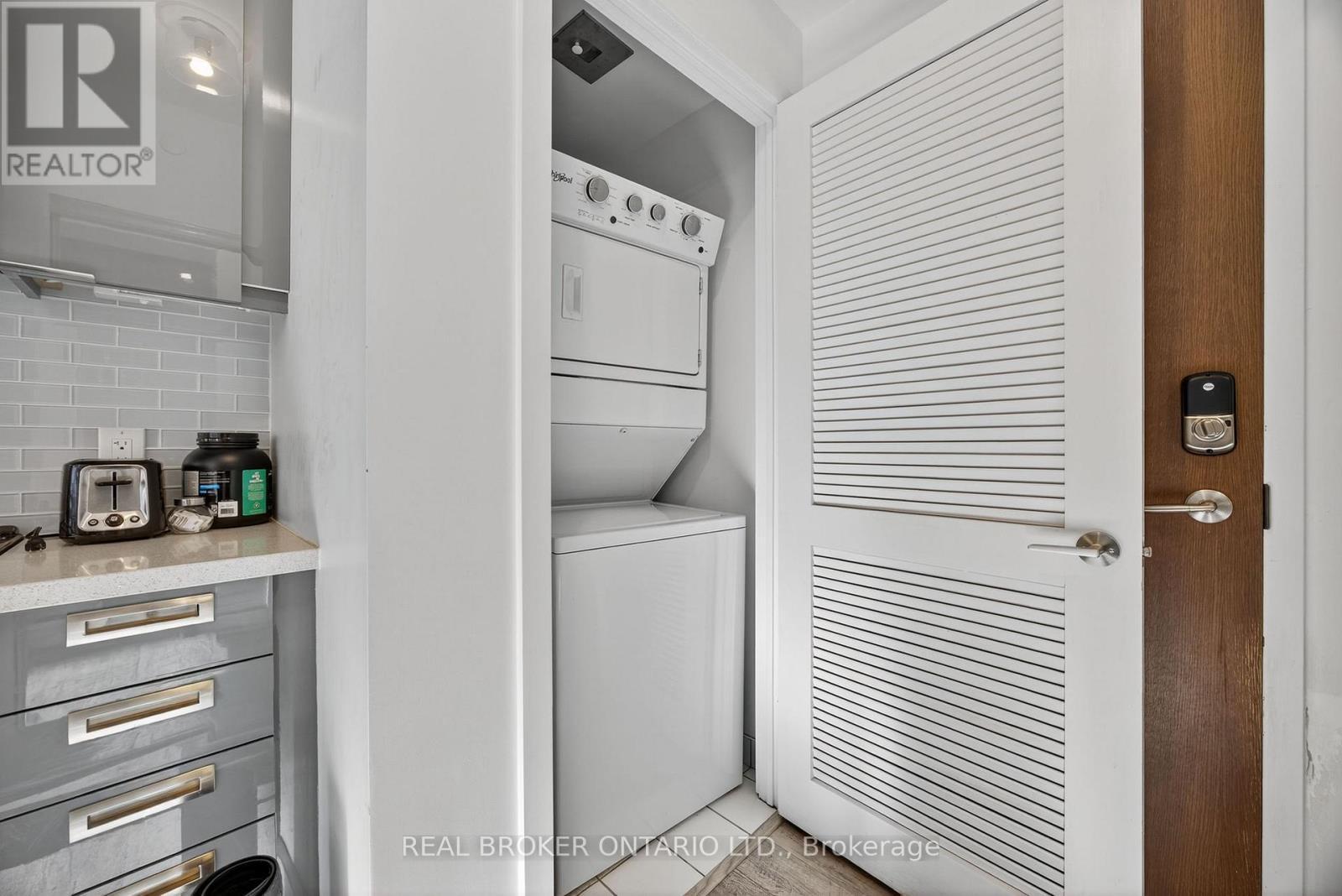 D233 - 333 Sea Ray Avenue, Innisfil, ON - Indoor Photo Showing Laundry Room