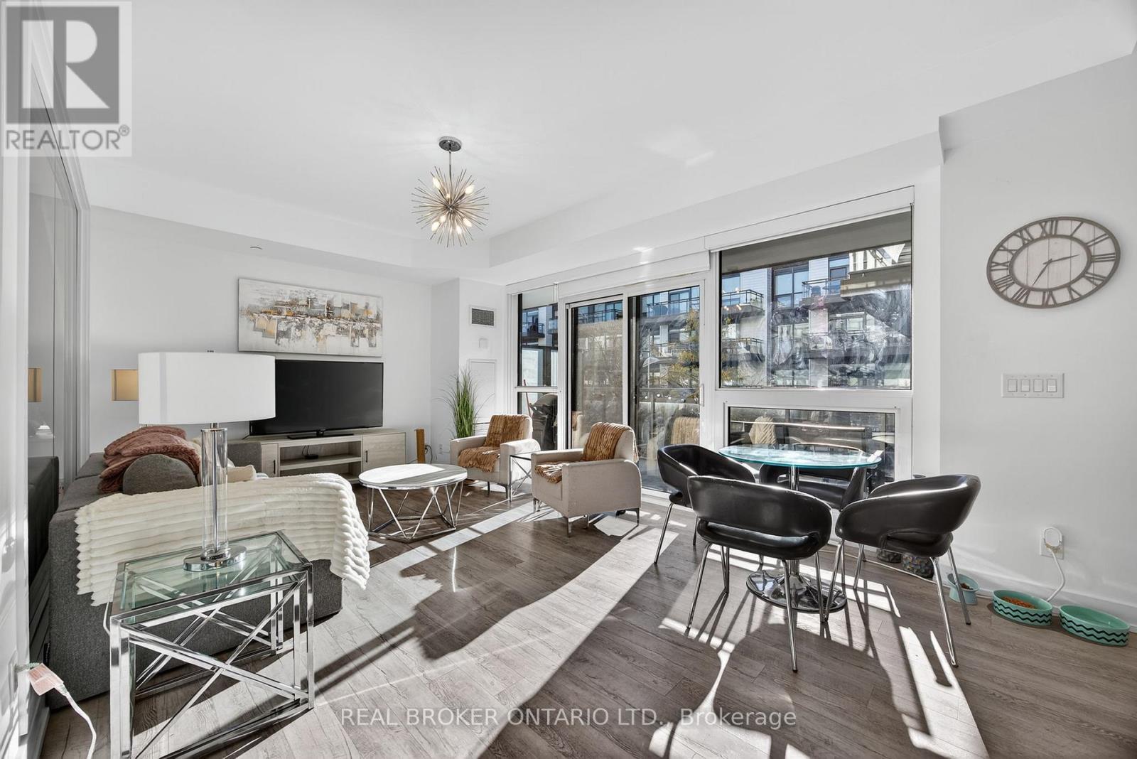 D233 - 333 Sea Ray Avenue, Innisfil, ON - Indoor