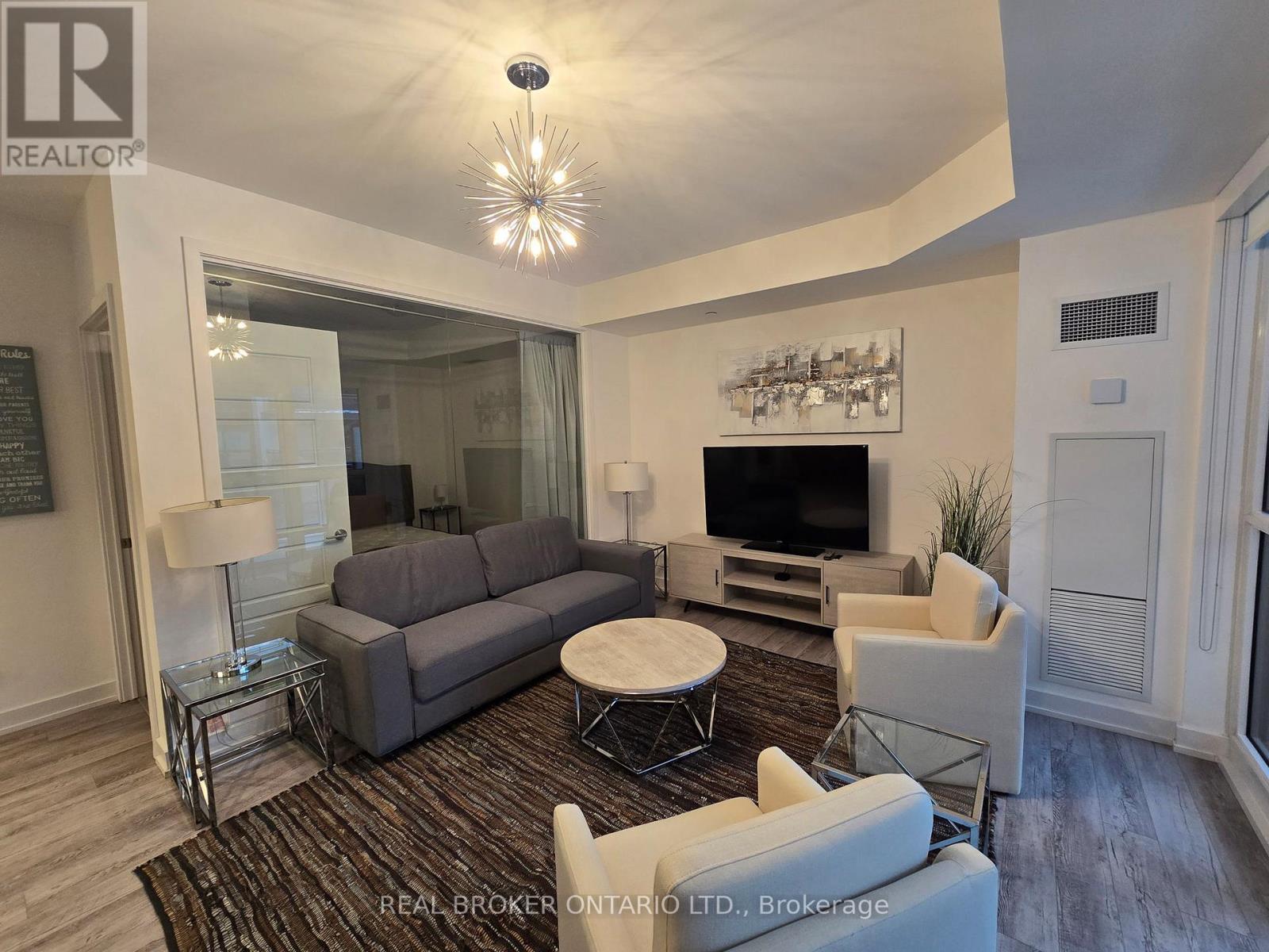 D233 - 333 Sea Ray Avenue, Innisfil, ON - Indoor Photo Showing Living Room
