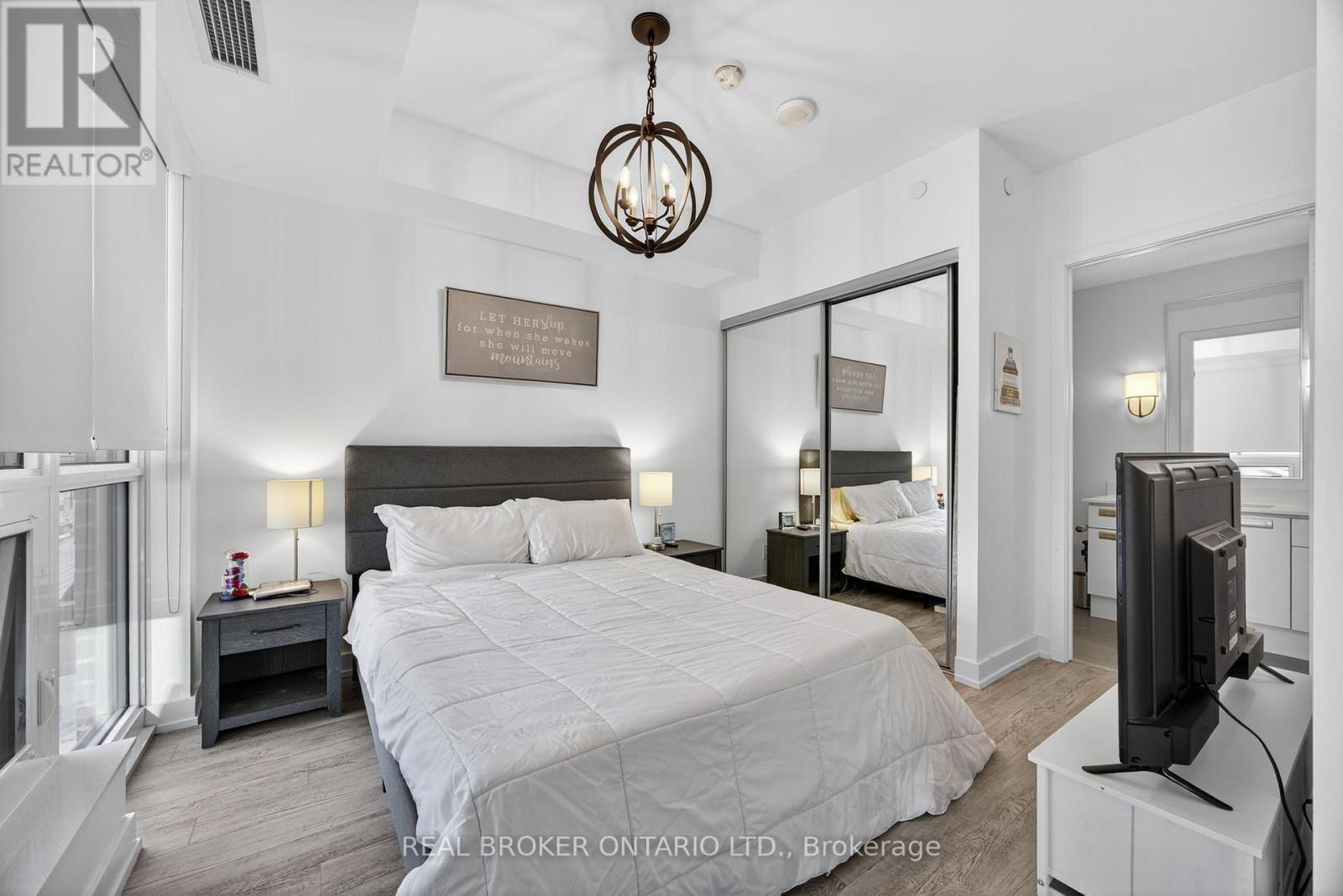 D233 - 333 Sea Ray Avenue, Innisfil, ON - Indoor Photo Showing Bedroom