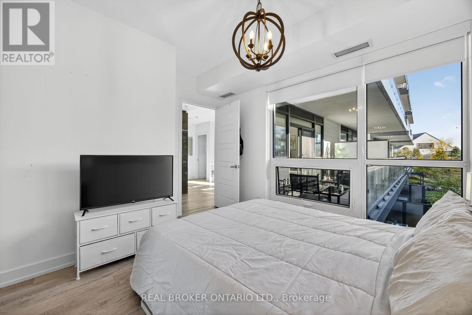 D233 - 333 Sea Ray Avenue, Innisfil, ON - Indoor Photo Showing Bedroom